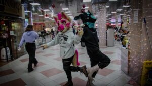 “Веселая банда пушистиков завоевывает торговый мир!”