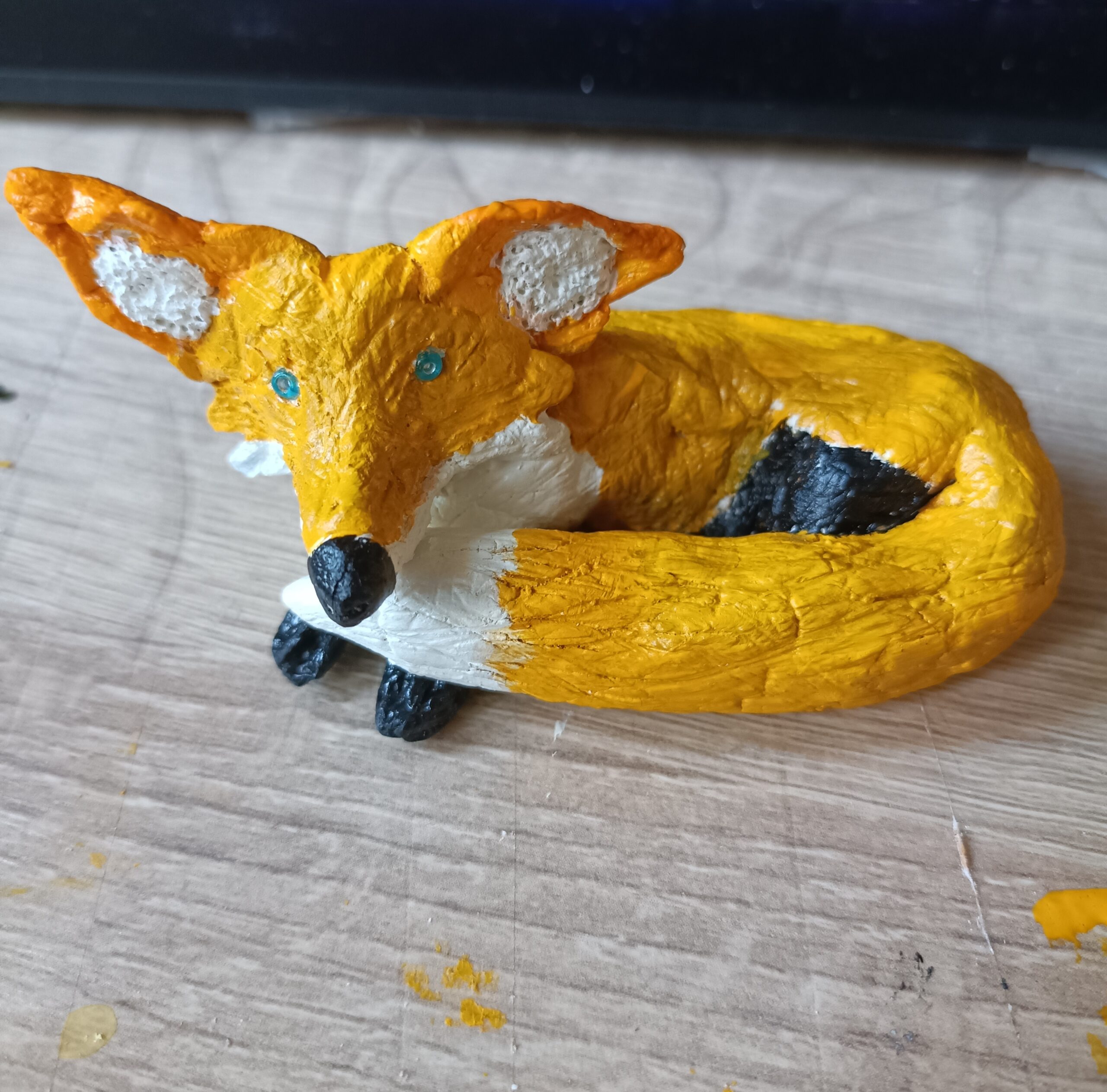 Фигурка лиса